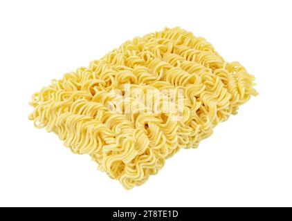 Instant Nudeln, roh, Brikett isoliert auf weißem Hintergrund mit Beschneidungspfad. Stockfoto