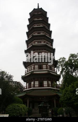 Liu Rong Si Hua Ta: Sechs Banyan-Tempel, wiederaufgebaut im 11. Jahrhundert. Guangzhou, Provinz Guangdong, China (ehemals Kanton Stockfoto