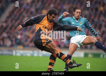 Manchester City gegen Wolverhampton Wanderers 12/97 0-1 Don Goodman und Michael Brown. Stockfoto