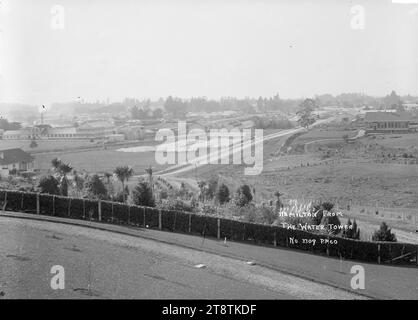 Blick auf Hamilton, aufgenommen von der Spitze des Wasserturms, um 1910er Jahre, Blick auf Hamilton vom Wasserturm. Das Hamilton Sägewerk von Ellis & Burnand ist in der Mitte links zu sehen. Um 1910-1930 Stockfoto