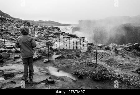 Dettifoss-Wasserfall, Vatnajokull-Nationalpark, Nordosten Islands: Dettifoss ist ein Wasserfall im Norden Islands und gilt als zweitstärkster Wasserfall Stockfoto