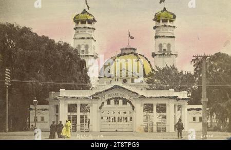 Postkarte. New Zealand International Exhibition, 1906-7 Alva 16. NZ Exhib. 1906, zeigt einen Blick auf das Eingangstor der Chistchurch International Exhibition mit goldenen Kuppeln und rosigem Himmel. Die Worte „Haere mai“ sind über dem Eingang zu sehen Stockfoto