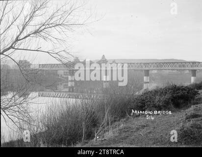 Eisenbahnbrücke über den Whanganui River bei Aramoho, Eisenbahnbrücke über den Whanganui River bei Aramoho, ca. 1910er Jahre Foto von William A. Price Stockfoto