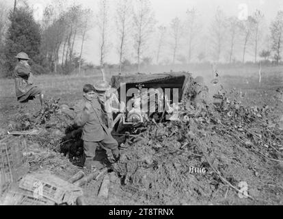 New Zealand Forward 18 Pfünder Gun in Aktion, Le Quesnoy, Frankreich, Neuseeland Forward 18 Pfünder Gun in Aktion, Le Quesnoy, Frankreich während des Ersten Weltkriegs Foto am 29. Oktober 1918 Stockfoto