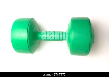 Grüne Langhantelhanteln mit einem Gewicht von 5 kg auf weißem Hintergrund Stockfoto