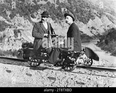 William Williams auf einer Eisenbahn-Jigger, Kaninchen-Jagd in Otago, ca 1900 Stockfoto