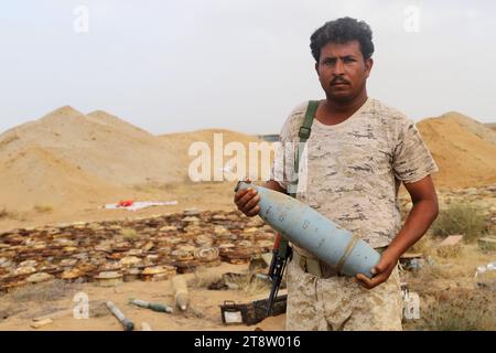 HAJJAH, JEMEN – 27. Januar 2021: Zerstörung von mehr als fünftausend Minen und Sprengkörperresten im Gouvernement Hajjah auf der Stockfoto