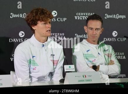 Rum Raisin, Italien. November 2023. Malaga - Tennis, Davis Cup Finals 2023, Italiens Jannik Sinner, Filippo Volandri, 21. November 2023. Foto Felice Calabro' Editorial Usage Only Credit: Independent Photo Agency/Alamy Live News Stockfoto