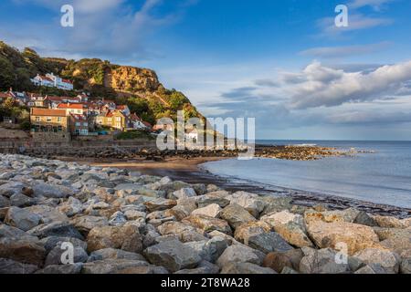 Runswick Bay bei Ebbe im North York Moors National Park, Yorkshire, England Stockfoto