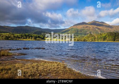 Loch Achray und Ben Austragungsort in den Trossachs, Stirling, Schottland Stockfoto