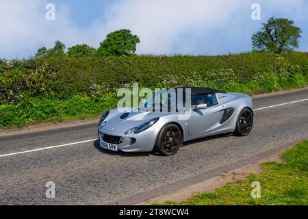 Lotus Sport. 2015 Lotus Elise S S 6-Gang-Schaltgetriebe; unterwegs zur Capesthorne Hall Classic Car Show im Mai, Cheshire, Großbritannien Stockfoto