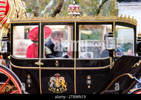 London, Großbritannien. November 2023. Eine Kutschprozession durch die Mall zum Buckingham Palace folgt einer feierlichen Begrüßung in der Horse Guards Parade am ersten Tag des Staatsbesuchs des südkoreanischen Präsidenten Yoon Suk Yeol. Quelle: Eleventh Photography/Alamy Live News Stockfoto