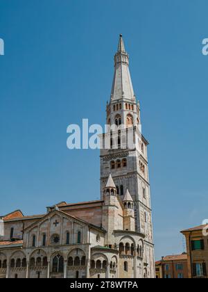 Ghirlandina-Turm der Metropolitan Cathedral oder des Duomo in Modena, Italien Stockfoto