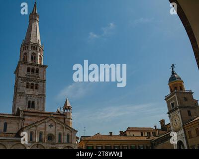 Ghirlandina-Turm der Metropolitan Cathedral oder des Duomo in Modena, Italien Stockfoto