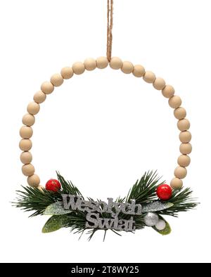 Weihnachtskranz auf weißem Hintergrund mit polnischer Inschrift Frohe Weihnachten Wesolych Swiat Stockfoto