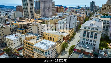 Appartementgebäude und Hotels in der Innenstadt von San Francisco, sonnige Luft, CA Stockfoto