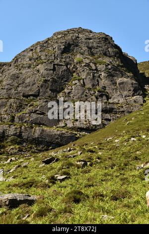 Coumshingaun Corrie Lake und die Umgebung der Comeragh Mountains Stockfoto