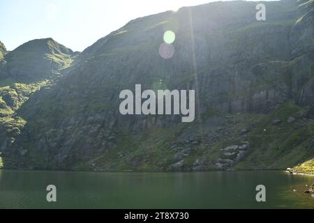 Coumshingaun Corrie Lake und die Umgebung der Comeragh Mountains Stockfoto