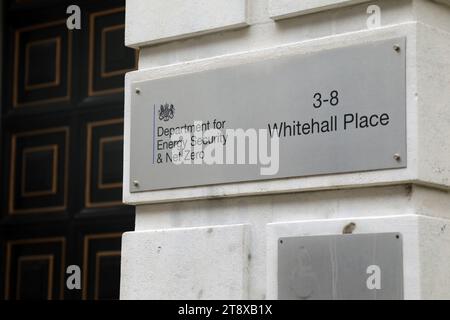 London, UK – 21. November 2023: Eintritt in das britische Ministerium für Energiesicherheit und Net Zero, Zentrum von London Stockfoto