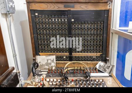 Muskegon, Michigan - das Muskegon Heritage Museum bietet mehr als 200 Exponate, die die Geschäfts- und Industriegeschichte der Region zeigen. Ein manueller Telepton Stockfoto