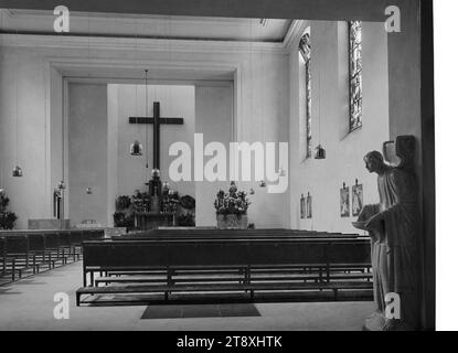 Dornbacher Pfarrkirche (17., Rupertusplatz 5), Blick auf den Altar, Martin Gerlach jun. (1879-1944), Fotograf, Clemens Holzmeister (1886-1983), Architekt, datiert um 1934-1936, Glas, negativ, Höhe 17, 8 cm, Breite 23, 8 cm, Architektur, 17. Bezirk: Hernals, Innenraum der Kirche, Dornbacher Pfarrkirche HLL. Peter und Paul, Innenraum  Darstellung eines Gebäudes, Sammlung Wien Stockfoto