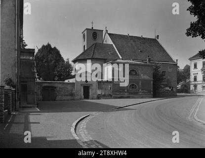 Dornbacher Pfarrkirche (17., Rupertusplatz 5), Außenansicht, Martin Gerlach jun. (1879-1944), Fotograf, Clemens Holzmeister (1886-1983), Architekt, Datum um 1934-1936, Glas, negativ, Höhe 17,8 cm, Breite 23,8 cm, Architektur, 17. Bezirk: Hernals, Kirche (außen), Dornbacher Pfarrkirche HLL. Peter und Paul, die Wiener Sammlung Stockfoto