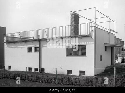 Werkbundsiedlung, Haus 47 (13., Woinovichg. 9), Martin Gerlach jun. (1879-1944), Fotograf, Richard Neutra (1892-1970), Architekt, 1932, Glas, negativ, Höhe 17,8 cm, Breite 23,8 cm, Architektur, rotes Wien, Ausstellungen, 13. Bezirk: Hietzing, Flachbau, Wohnhaus, Die Wiener Sammlung Stockfoto