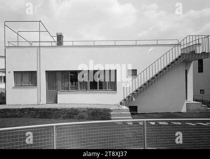 Werkbundsiedlung, Haus 47 (13., Woinovichg. 9), Martin Gerlach jun. (1879-1944), Fotograf, Richard Neutra (1892-1970), Architekt, 1932, Glas, negativ, Höhe 17,8 cm, Breite 23,8 cm, Architektur, rotes Wien, Ausstellungen, 13. Bezirk: Hietzing, Flachbau, Wohnhaus, Die Wiener Sammlung Stockfoto