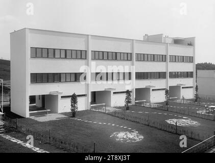 Werkbundsiedlung, Haus 25 bis 28 (13., Veitingergasse 87-93): Gartenseite, Martin Gerlach jun. (1879-1944), Fotograf, André Lurcat (1892-1970), Architekt, 1932, Glas, negativ, Höhe 17,8 cm, Breite 23,8 cm, Architektur, rotes Wien, Ausstellungen, 13. Bezirk: Hietzing, das übliche Haus oder eine Reihe von Häusern, Garten, Flachbau, Mehrfamilienhaus, die Wiener Sammlung Stockfoto