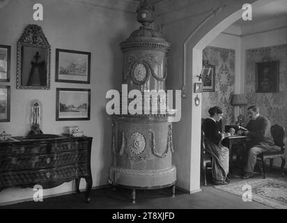 Mautnerschlössl' (18., Khevenhüllerstraße 6), Herr und Frau Mautner im Wohnzimmer, Martin Gerlach jun. (1879-1944), Fotograf, Datum vor 1924, Glas, negativ, Höhe 17,9 cm, Breite 23,9 cm, Wohngebiet, 18. Bezirk: Währing, Innenraum, Bürgerarchitektur; Gebäude; Wohnungen - AA - Bürgerarchitektur: Inneneinrichtung, Möbel und Haushaltsgegenstände, Inneneinrichtung  Darstellung eines Gebäudes, Sammlung Wien Stockfoto