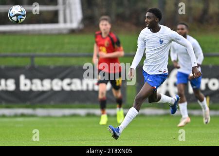 Tubize, Belgien. November 2023. Simon EBONOG (10) aus Frankreich, dargestellt während eines Freundschaftsspiels zwischen den belgischen und französischen U20-Nationalmannschaften am Dienstag, den 21. November 2023 in Tubize, Belgien. Quelle: Sportpix/Alamy Live News Stockfoto