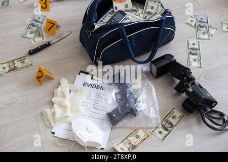 Ein Abfallsack voller Dollar Stockfoto