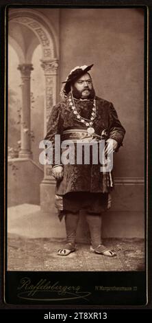 Teilnehmer aus der Gruppe der Seemänner beim Makartfestzug 1879, August Raffelsberger (1834-1917), Fotograf, 1879, Trägerkarton, Albumenpapier, Höhe 20,7 cm, Breite 9,7 cm, Ära der Ringstraße, Historismus, Volksfeste und Feste, Makartfestprozession 1879, Festkostüme, historische Tracht, Mann, Porträt, die Wiener Sammlung Stockfoto