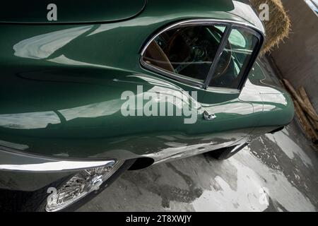 Klassischer britischer Sportwagen der Baureihe 1,5 Jaguar E Typ 4,3 mit festem Kopf Stockfoto