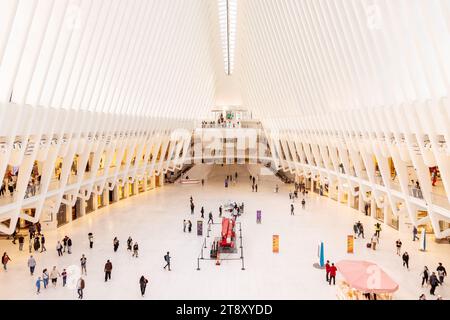 Die Oculus Transport Hub und Shopping-Mall, Lower Manhattan, New York City, Vereinigte Staaten von Amerika. Stockfoto