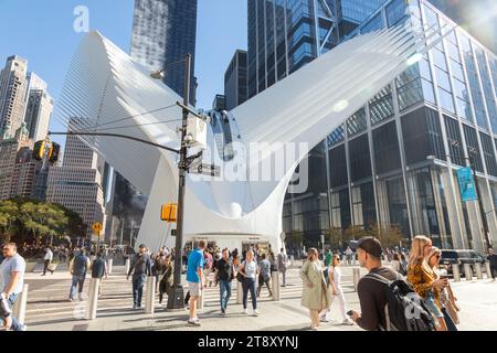 Die Oculus Transport Hub und Shopping-Mall, Lower Manhattan, New York City, Vereinigte Staaten von Amerika. Stockfoto