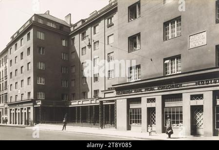 Albertgasse 13-17 - Ludo-Hartmann-Hof, Martin Gerlach jun. (1879-1944), Fotograf, Datum um 1926, Gelatinepapier, Höhe x Breite 38, 8 x 60 cm, Inschrift, Martin Gerlach, Fotograf, Wien, VII Neubaug. 36, Tel. 84-6-82, Gemeindebau, Gemeindebau, Rotes Wien, Wohnen, 8. Bezirk: Josefstadt, Ludo-Hartmann-Hof, Einfamilienhaus, Albertgasse, Die Wiener Sammlung Stockfoto