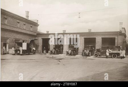 3., Arsenalstraße 7 - kommunale Sanitärstation - Hof, Carl (Karl) Zapletal (1876-1941), Fotograf, Datum um 1926, Gelatinepapier, Höhe x Breite 38, 5 x 60 cm, Inschrift, Carl Zapletal, Fotograf, Wien VIII., Josefstädterstr. 73, Gesundheitswesen, 3. Bezirk: Landstraße, Auto, Krankenhaus, Die Wiener Sammlung Stockfoto