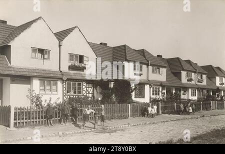 11th, Weißenböckstraße 5-27, Reischekgasse, Simmeringer Hauptstraße 192-198, Wilhelm-Kreß-Platz - Siedlung Weißenböckstraße, Martin Gerlach jun. (1879-1944), Fotograf, Datum um 1926, Gelatinepapier, Höhe x Breite 38, 8 x 59, 8 cm, Rotes Wien, Gemeindebau, Gemeindebau, Leben, Kindheit, 11. Bezirk: kochen, Garten, Wohnhaus, Appartementhaus, die Wiener Sammlung Stockfoto