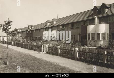 11., Weißenböckstraße 5-27, Reischekgasse, Simmeringer Hauptstraße 192-198, Wilhelm-Kreß-Platz - Siedlung Weißenböckstraße, Martin Gerlach jun. (1879-1944), Fotograf, Datum um 1926, Gelatinepapier, Höhe x Breite 38, 5 x 59, 9 cm, Rotes Wien, Gemeindebau, Gemeindebau, Wohnen, 11. Bezirk: kochen, Garten, Wohnung, Mehrfamilienhaus, Die Wiener Sammlung Stockfoto