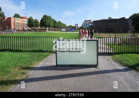 Kapelle der Versöhnungskirche auf dem ehemaligen Todesstreifen an der Bernauer Straße die Kapelle der Versöhnung auf dem ehemaligen Standort der Versöhnungskirche an der Bernauer Straße ist Teil der Mauer-Gedenkstätte Bernauerstraße zwischen Brunnen- und Gartenstraße in Berlin-Mitte Berlin Deutschland *** Versöhnungskapelle auf dem ehemaligen Todesstreifen an der Bernauer Straße die Versöhnungskapelle auf dem ehemaligen Gelände des die Versöhnungskirche an der Bernauer Straße ist Teil des Gedenkwerks Bernauer Straße Mauer zwischen Brunnen und Gartenstraße in Berlin Mitte Berlin Mitte Stockfoto