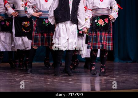 Serbisch-orthodoxe Volkstracht, Folklore und Volkstänze Stockfoto