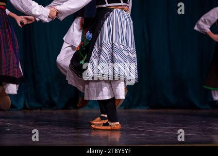 Serbisch-orthodoxe Volkstracht, Folklore und Volkstänze Stockfoto