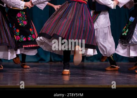 Serbisch-orthodoxe Volkstracht, Folklore und Volkstänze Stockfoto