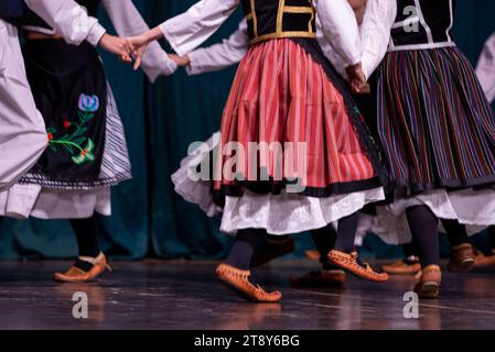 Serbisch-orthodoxe Volkstracht, Folklore und Volkstänze Stockfoto