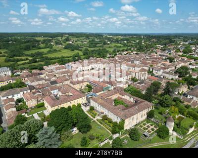 Monpazier Frankreich Stadt mittelalterliche Architektur von der Drohne aus gesehen, aus der Luft Stockfoto