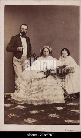 König Karl XV. Von Schweden (1826–1872) mit seiner Frau Louise von Orange und seiner Tochter Louise Josephin, Ludwig Angerer (1827–1879), Fotograf, Datum um 1862, Trägerkarton, Albumenpapier, Untersatzkarton 9, 9 x 6, 1 cm, Familie, Porträt, Mann, Frau, Kind, König; kaiser, die Wiener Sammlung Stockfoto