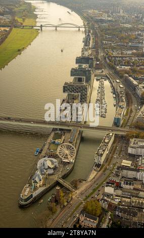 Luftbild, Rheinauhafen, Fluss Rhein mit Halbinsel, Severinsbrücke mit Zollhafen und moderne Kranhäuser, Riesenrad am Schokoladenmuseum, Rheinau Sportshafen Marina RSK Bootsanlegestelle, Altstadt, Köln, Rheinland, Nordrhein-Westfalen, Deutschland ACHTUNGxMINDESTHONORARx60xEURO *** Luftansicht, Rheinauhafen, Rhein mit Halbinsel, Severinsbrücke mit Zollhafen und modernen Kranhäusern, Riesenrad am Schokoladenmuseum, Rheinau Sportshafen Marina RSK Bootsanlegestelle, Altstadt, Köln, Rheinland, Nordrhein-Westfalen, Deutschland ACHTUNGxMINDESTHONORARx60xEURO Stockfoto