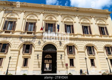 Marsala, Italien - 11. Mai 2023: Fassade des Ali-Palastes in der Altstadt von Marsala, Trapani, Sizilien, Italien Stockfoto