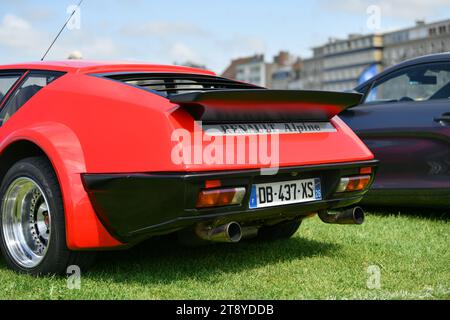 DIEPPE, FRANKREICH - 29. MAI 2022: Alpine Car Model A610 Ausstellung Vintage und Classic Cars. Stockfoto